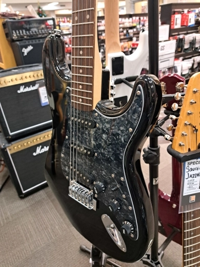 Squier FSR Affinity Series Stratocaster 3